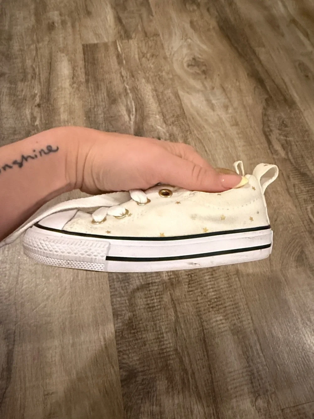 Converse Kids White Canvas Low-Top Sneakers with Gold Eyelets size 6